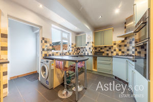 kitchen- click for photo gallery